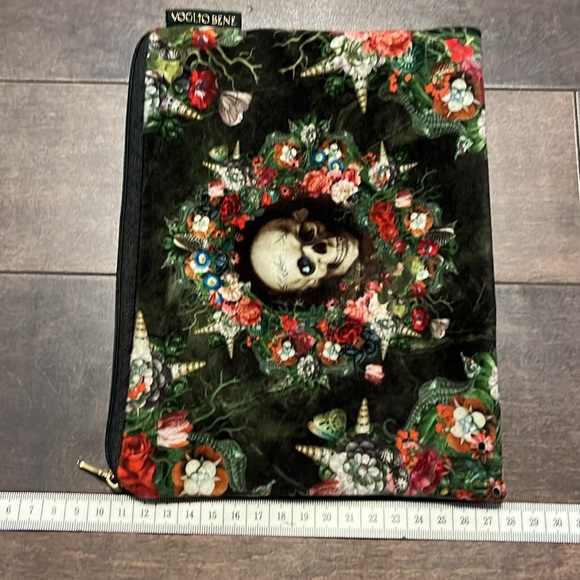 Vogliobene pouch with skull and flowers - Picture 9 of 15